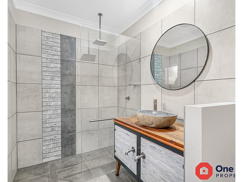 7 Raphis Close, Kamerunga QLD 4870