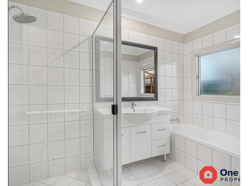 7 Raphis Close, Kamerunga QLD 4870