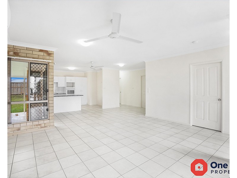 37 Village Terrace, Redlynch QLD 4870