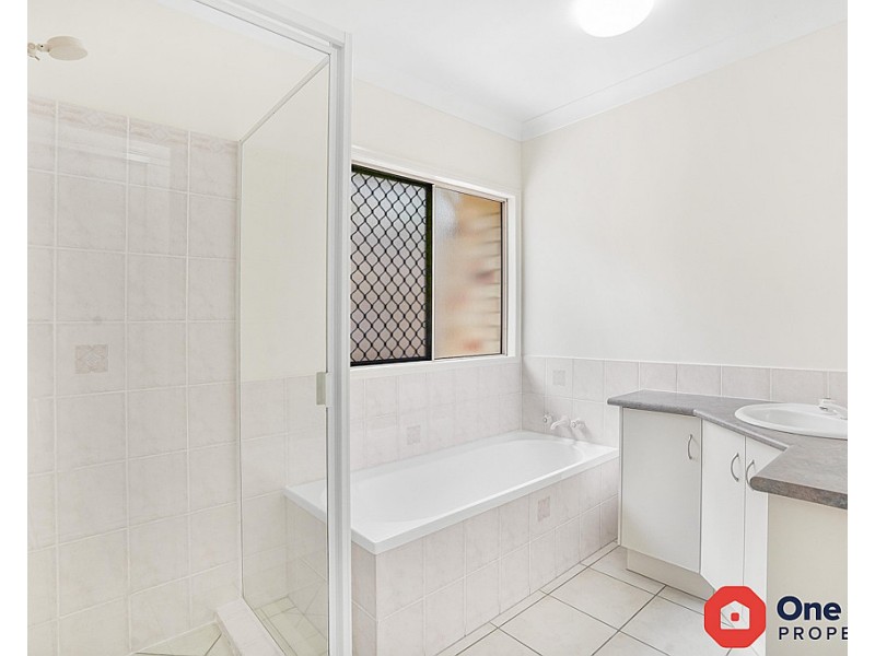 37 Village Terrace, Redlynch QLD 4870