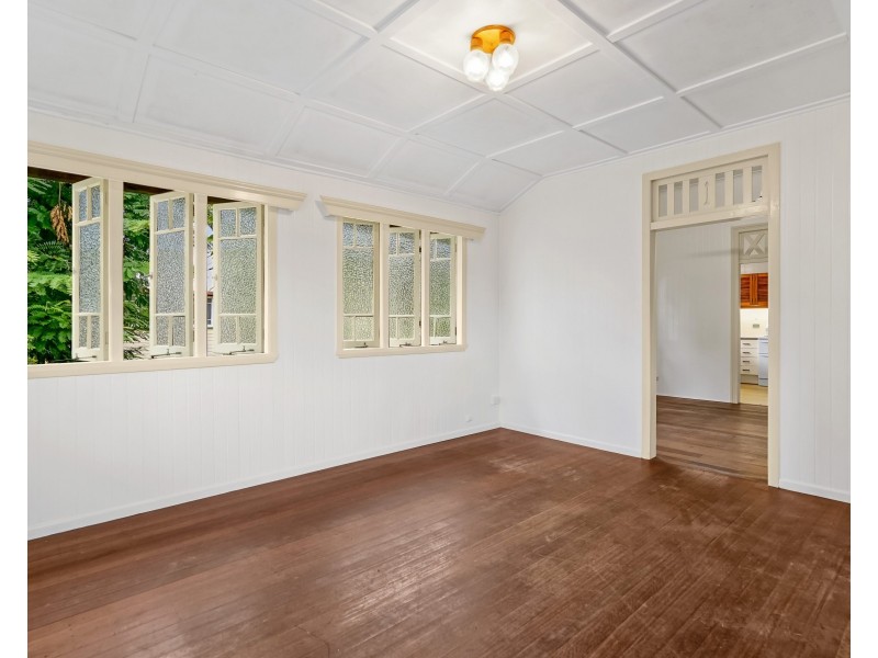 11 Barrett Street, Bungalow QLD 4870