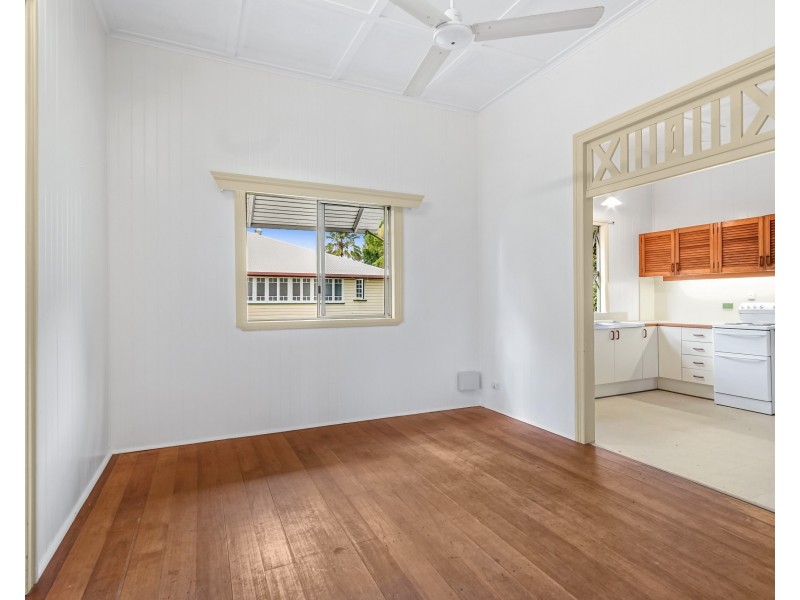 11 Barrett Street, Bungalow QLD 4870