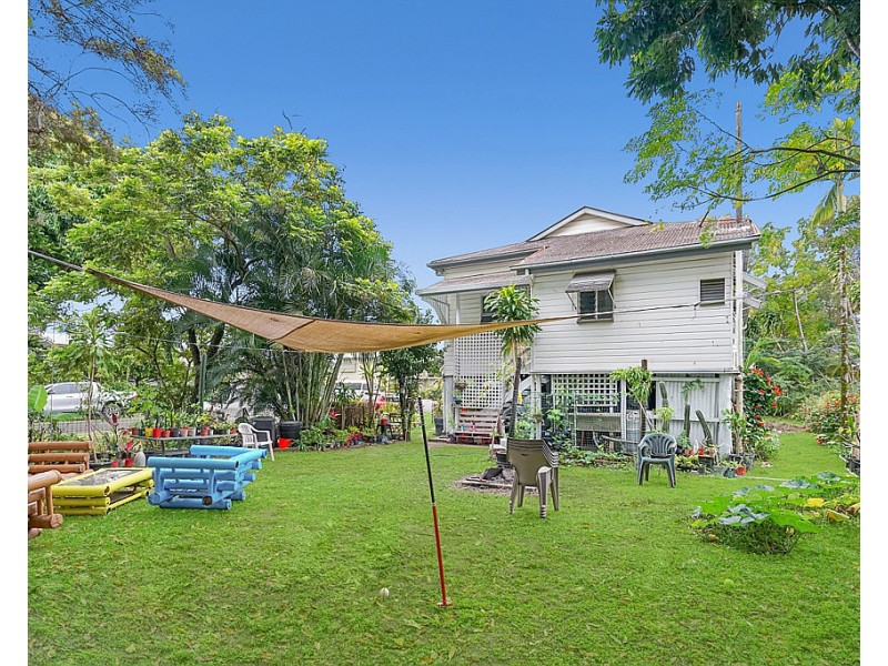 11 Barrett Street, Bungalow QLD 4870