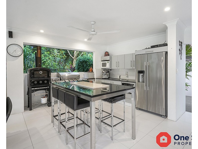 17 Sascha Close, Redlynch QLD 4870