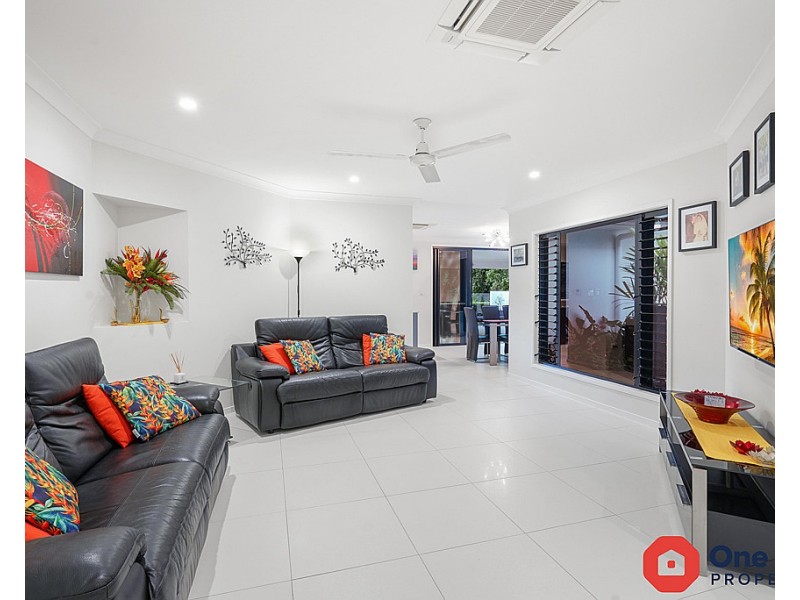 17 Sascha Close, Redlynch QLD 4870