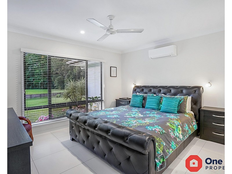 17 Sascha Close, Redlynch QLD 4870