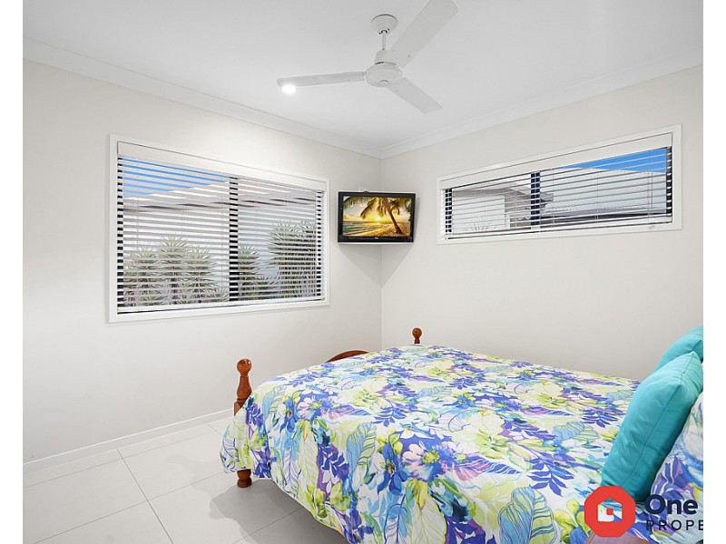 17 Sascha Close, Redlynch QLD 4870
