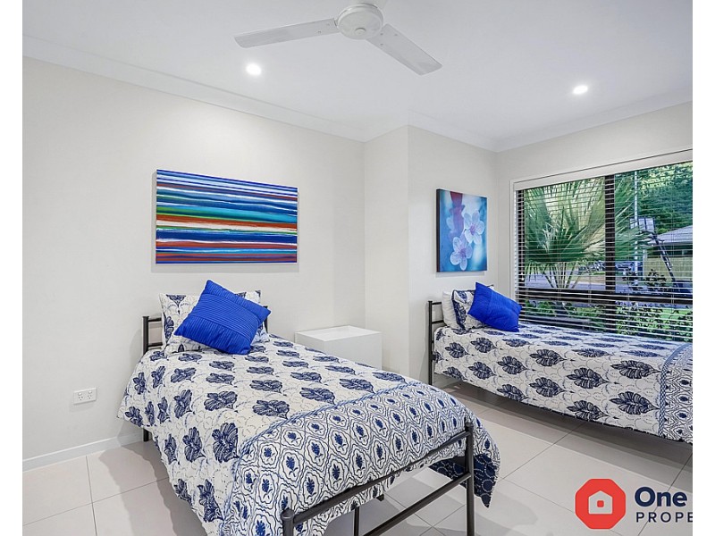 17 Sascha Close, Redlynch QLD 4870