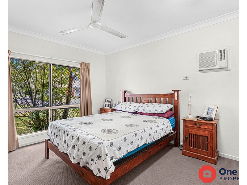 4 Altona Street, Bentley Park QLD 4869
