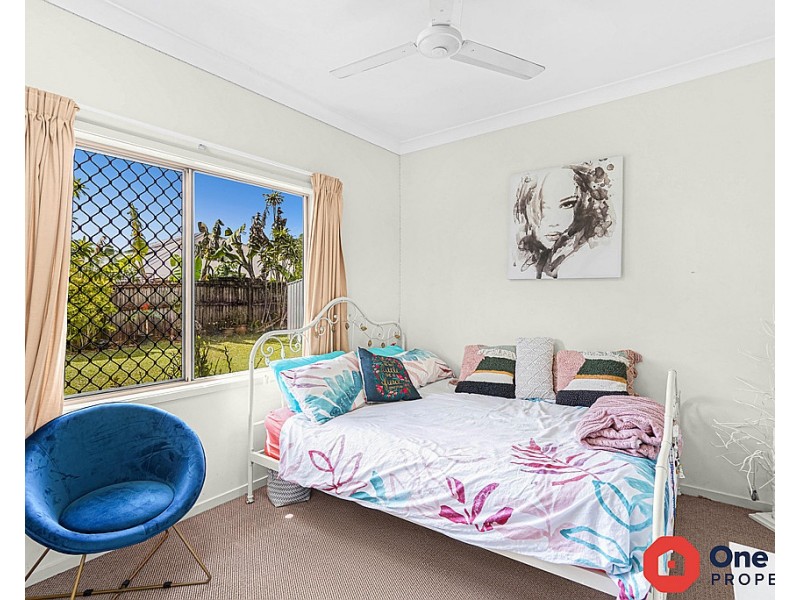 4 Altona Street, Bentley Park QLD 4869