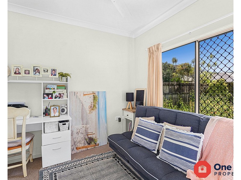 4 Altona Street, Bentley Park QLD 4869