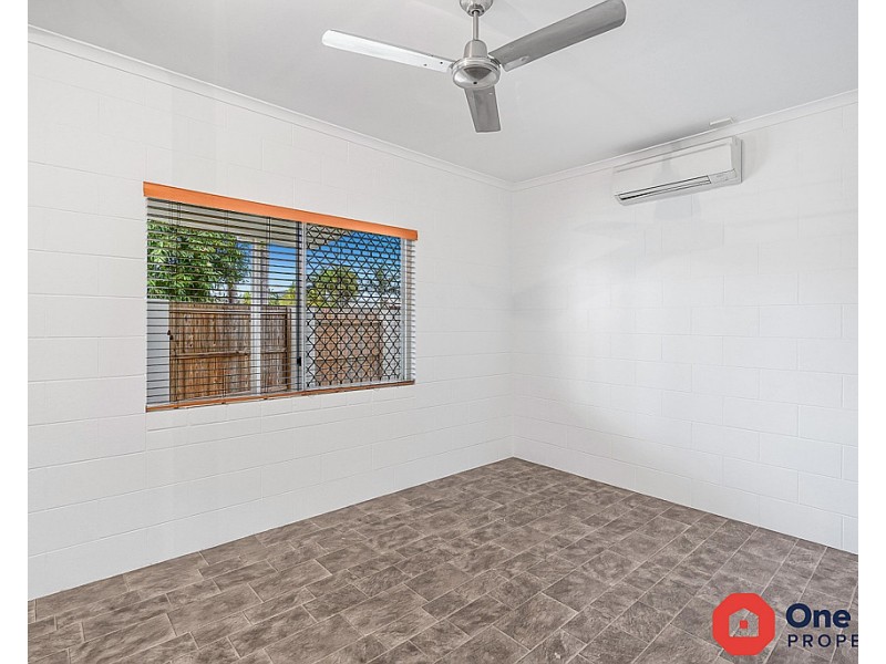 1 & 2/48 Leeuwin Crescent, Bentley Park QLD 4869