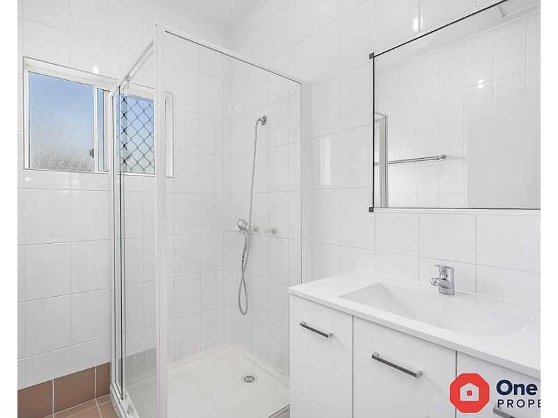 1 & 2/48 Leeuwin Crescent, Bentley Park QLD 4869