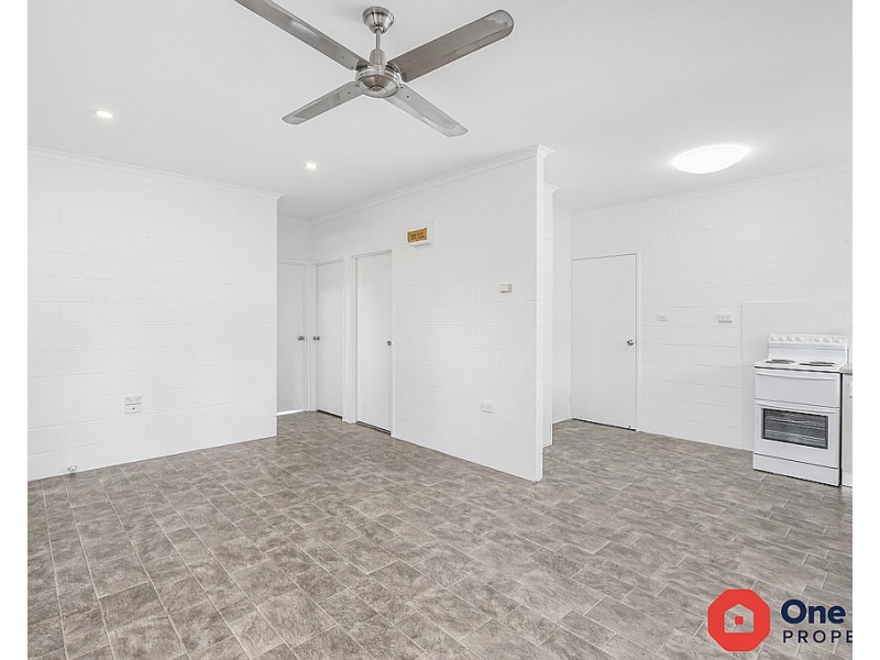 1 & 2/48 Leeuwin Crescent, Bentley Park QLD 4869