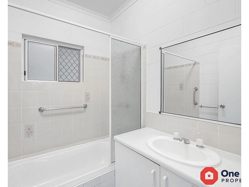 1 & 2/48 Leeuwin Crescent, Bentley Park QLD 4869