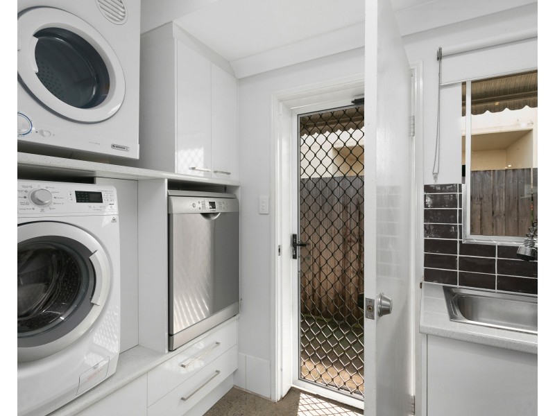 4/15 Ingham Court, Mooroobool QLD 4870