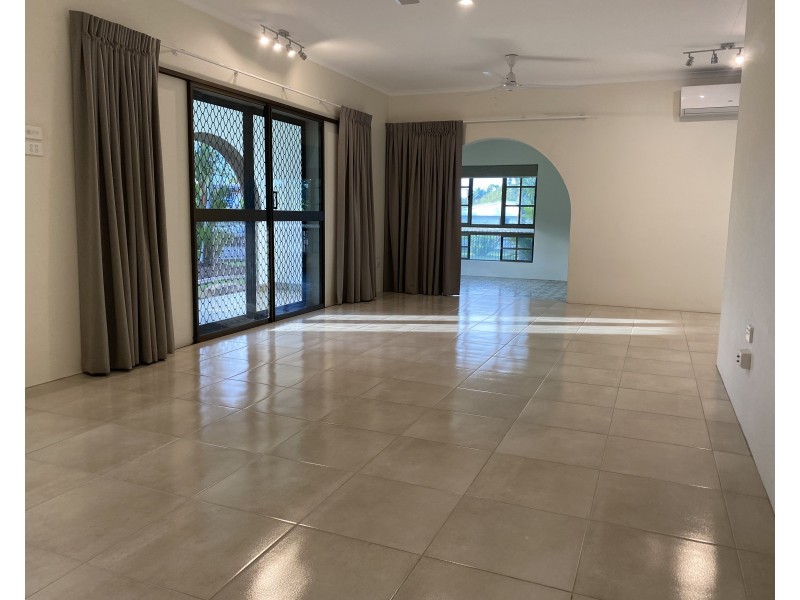 9 Deanna Street, Woree QLD 4868