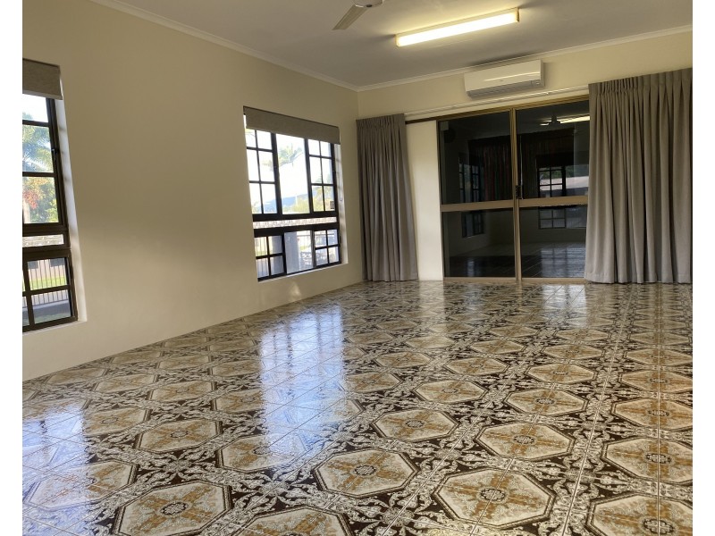 9 Deanna Street, Woree QLD 4868