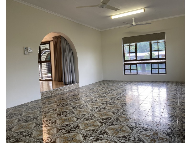 9 Deanna Street, Woree QLD 4868