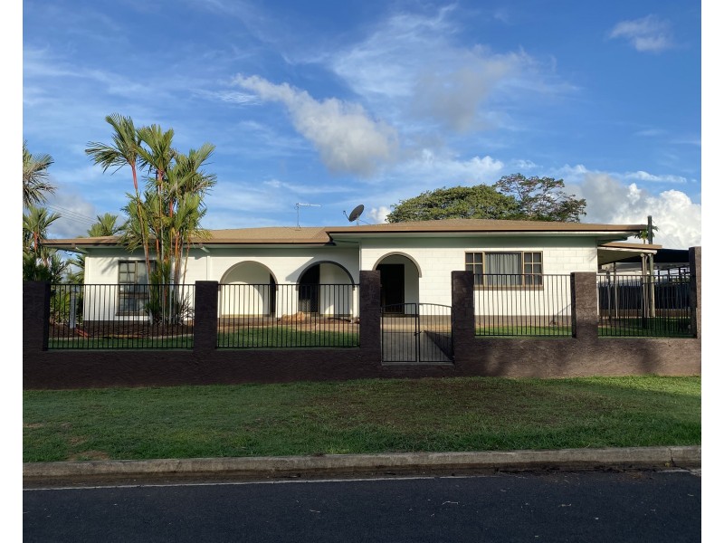 9 Deanna Street, Woree QLD 4868