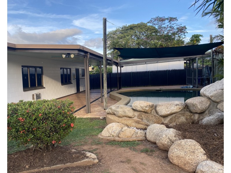 9 Deanna Street, Woree QLD 4868