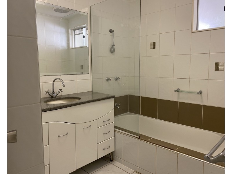 24 Nephrite Street, Woree QLD 4868