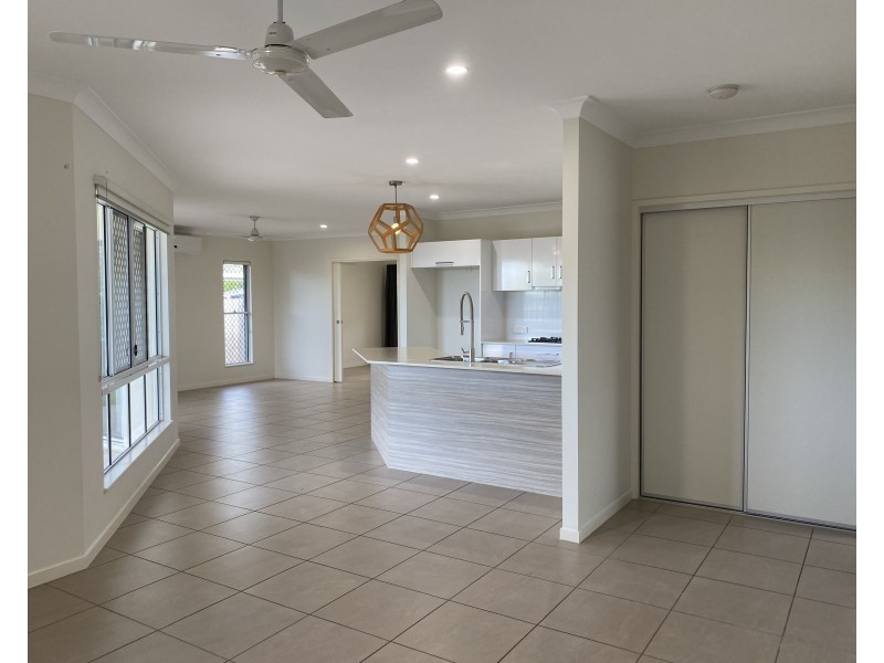 30 Larsen Road, Redlynch QLD 4870