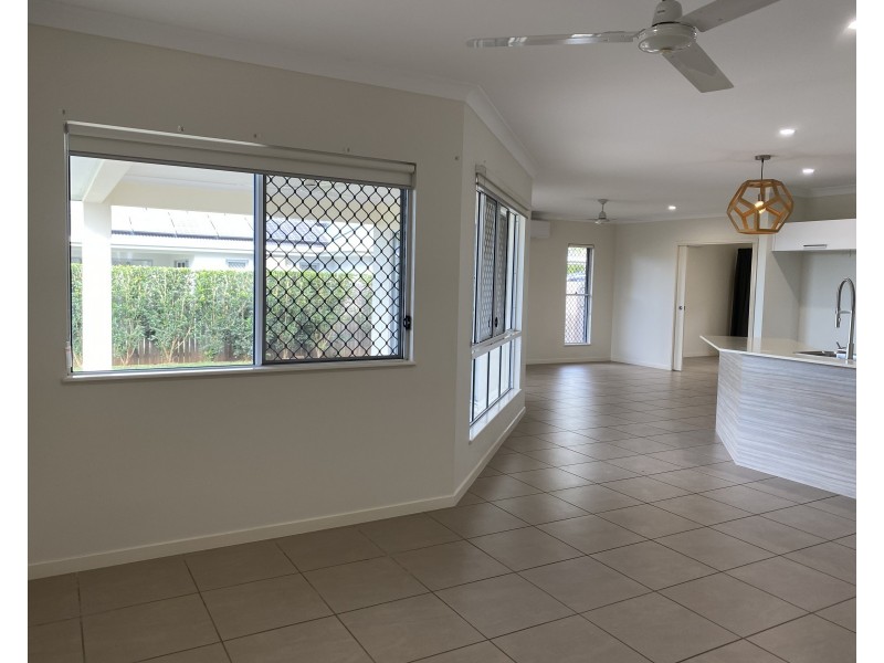 30 Larsen Road, Redlynch QLD 4870