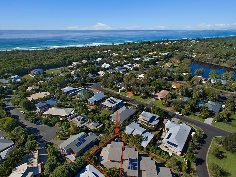 4 Halyard Ct, Ocean Shores NSW 2483