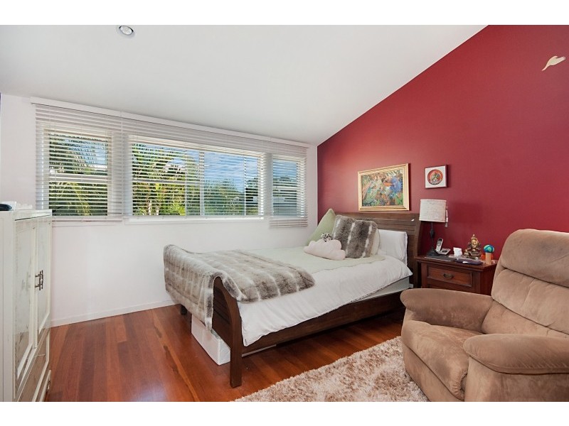 4 Halyard Ct, Ocean Shores NSW 2483