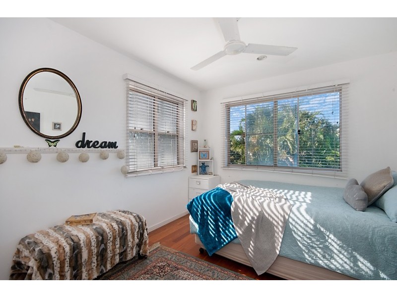 4 Halyard Ct, Ocean Shores NSW 2483