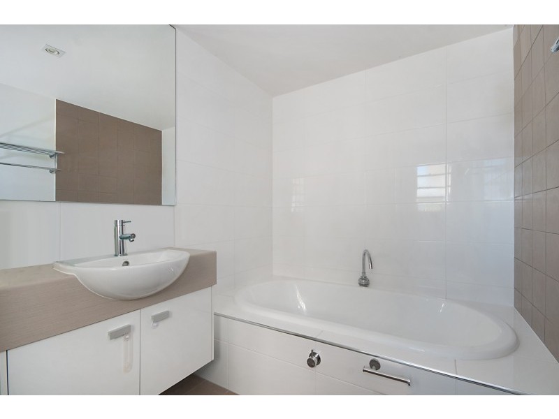 4 Halyard Ct, Ocean Shores NSW 2483