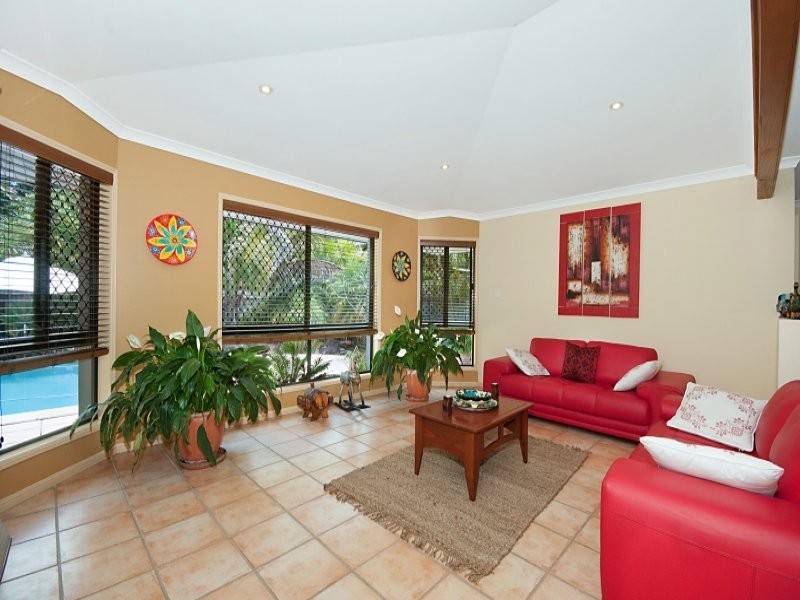 4 Dugun Court, Ocean Shores NSW 2483