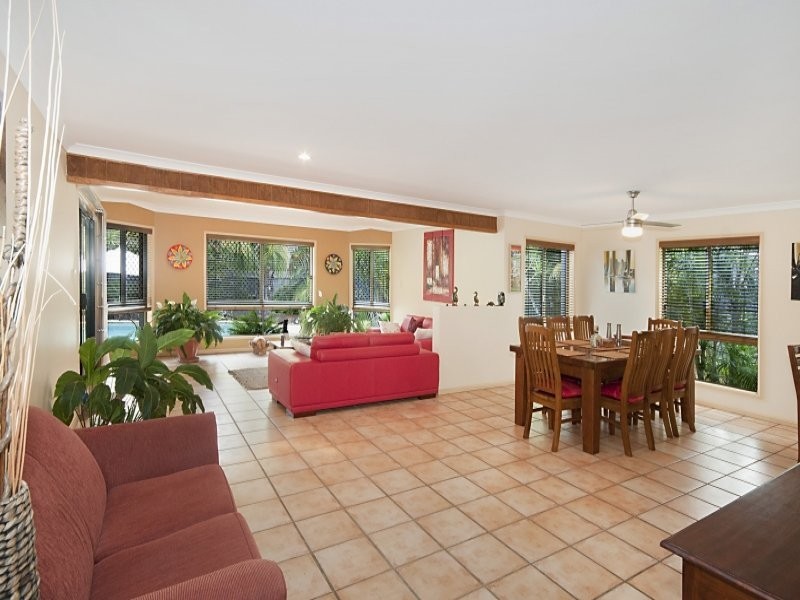 4 Dugun Court, Ocean Shores NSW 2483