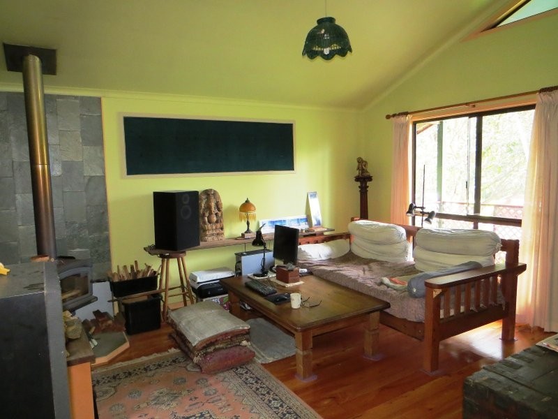 9 Inderwong Ave, Ocean Shores NSW 2483