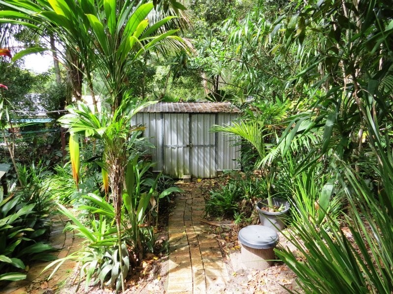 9 Inderwong Ave, Ocean Shores NSW 2483