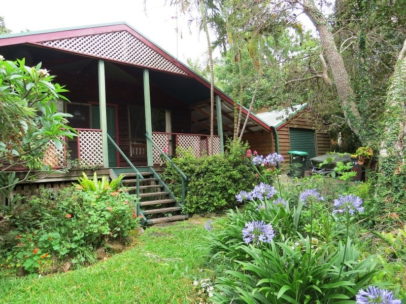 9 Inderwong Ave, Ocean Shores NSW 2483