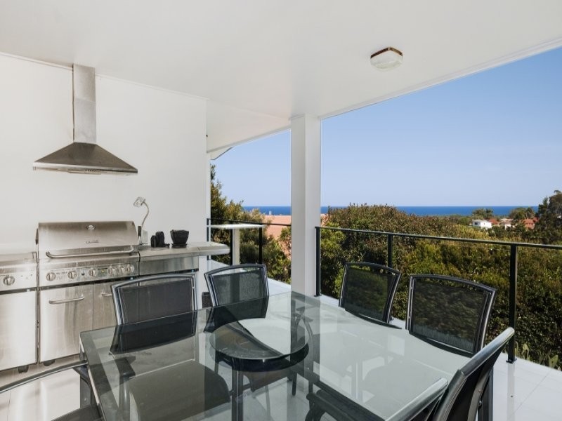 32 Warrambool Rd, Ocean Shores NSW 2483