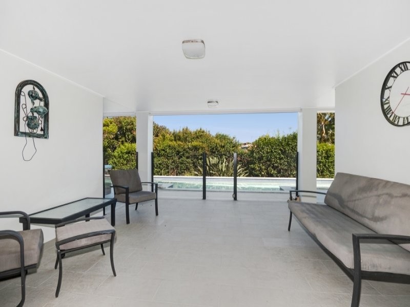 32 Warrambool Rd, Ocean Shores NSW 2483