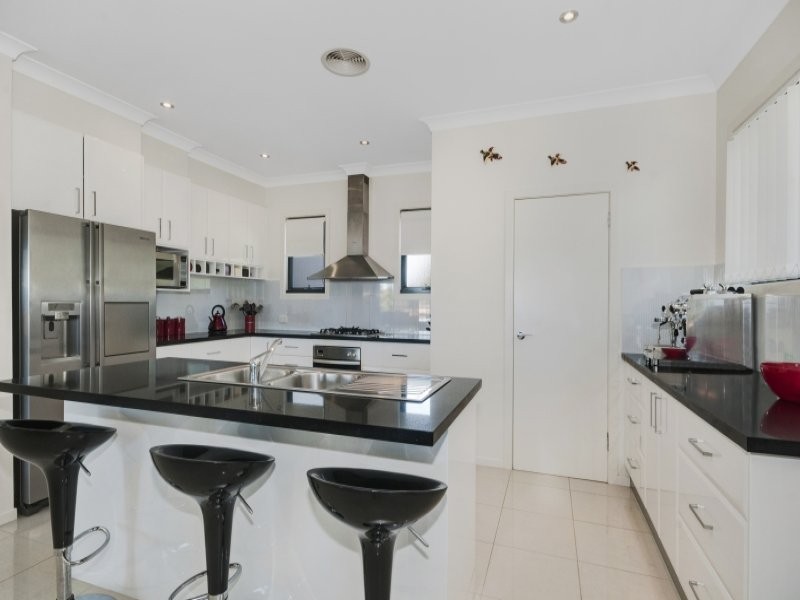 32 Warrambool Rd, Ocean Shores NSW 2483