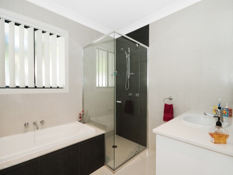 32 Warrambool Rd, Ocean Shores NSW 2483