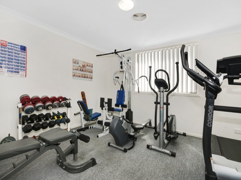 32 Warrambool Rd, Ocean Shores NSW 2483