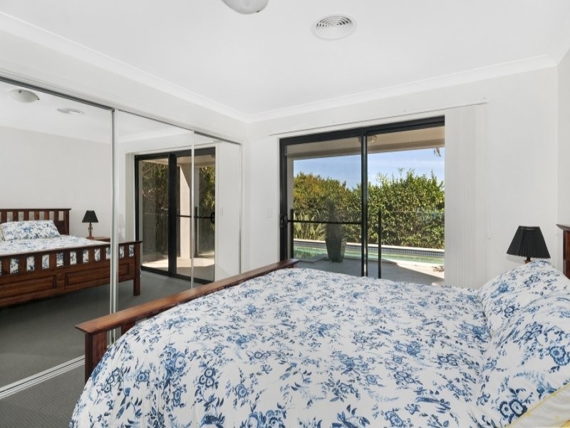 32 Warrambool Rd, Ocean Shores NSW 2483