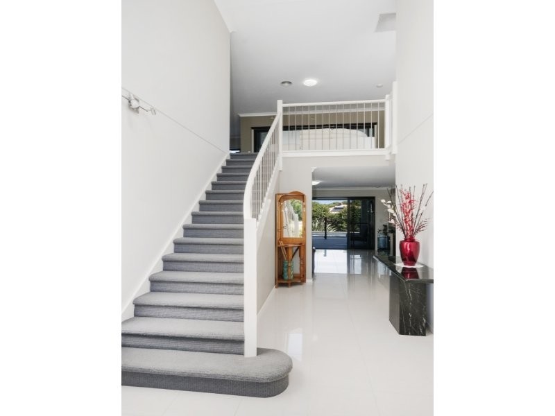 32 Warrambool Rd, Ocean Shores NSW 2483