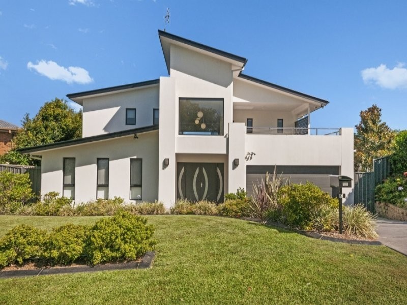 32 Warrambool Rd, Ocean Shores NSW 2483