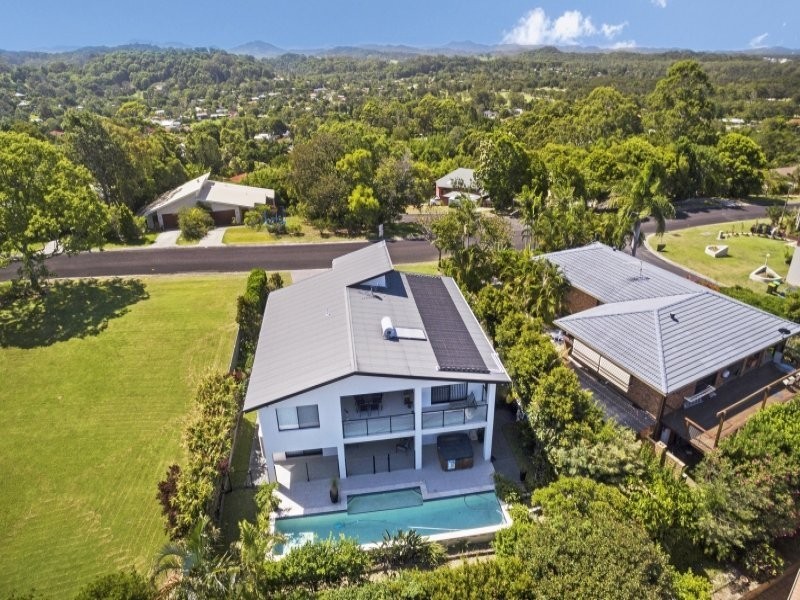 32 Warrambool Rd, Ocean Shores NSW 2483