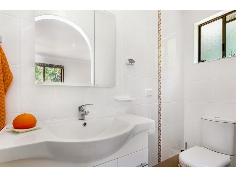 2 Harah Court, Ocean Shores NSW 2483