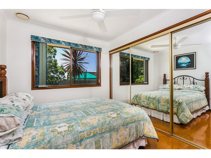 2 Harah Court, Ocean Shores NSW 2483