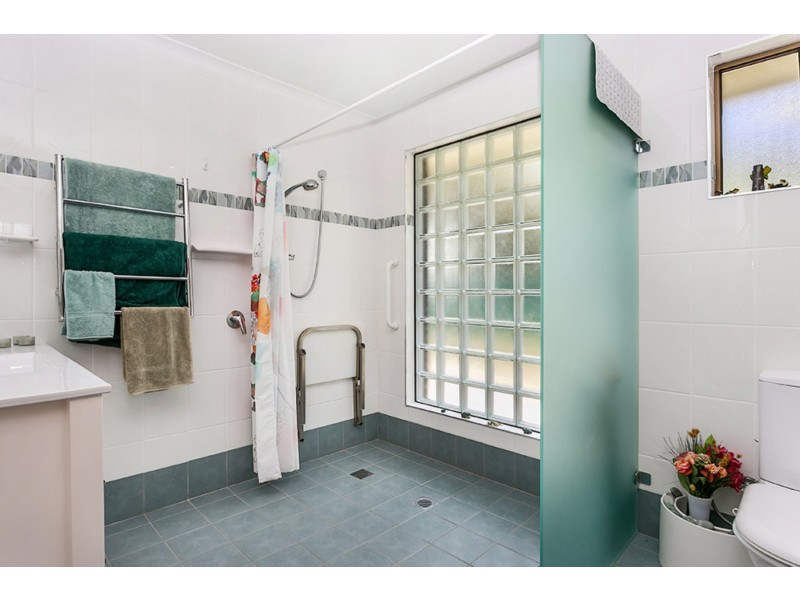 2 Harah Court, Ocean Shores NSW 2483