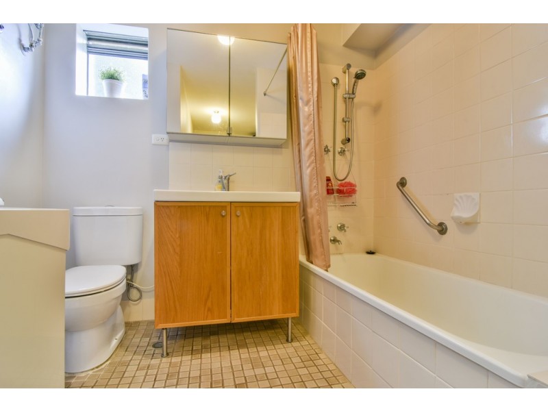 2/58 Pollard Street, Glendalough WA 6016